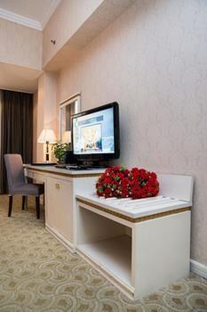 New Plum Garden Seasons Hotel - Shenzhen Zhucun  Екстер'єр фото