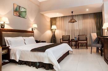 New Plum Garden Seasons Hotel - Shenzhen Zhucun  Екстер'єр фото